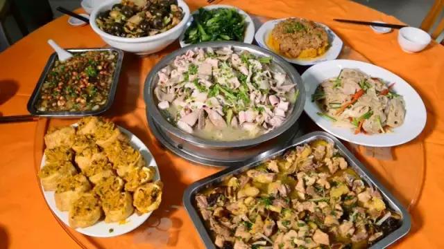 七星伴月在哪,七星伴月在哪里