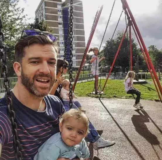 养了四个孩子的爸爸吃饭,养了很多孩子的爸爸