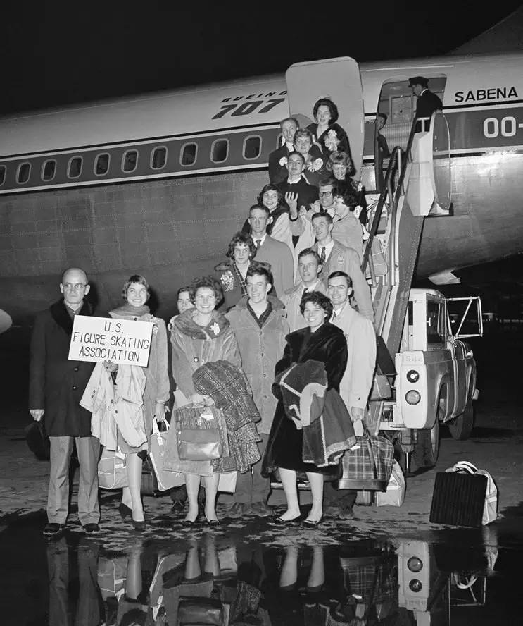 1949年的震惊全世界的事件,2002年轰动全球的空难完整版