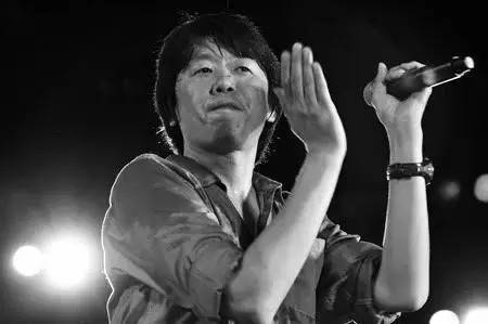 二十年后，老狼用岁月把《恋恋风尘》印在了黑胶唱片上