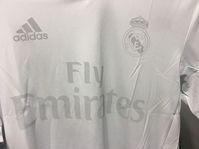 阿迪达斯皇马复古球衣,阿迪达斯全白皇马球衣