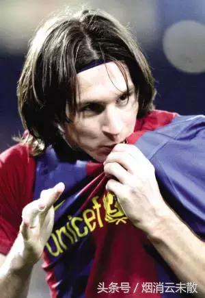 描写足球的优美句子和段落,关于足球比赛的句子有哪些