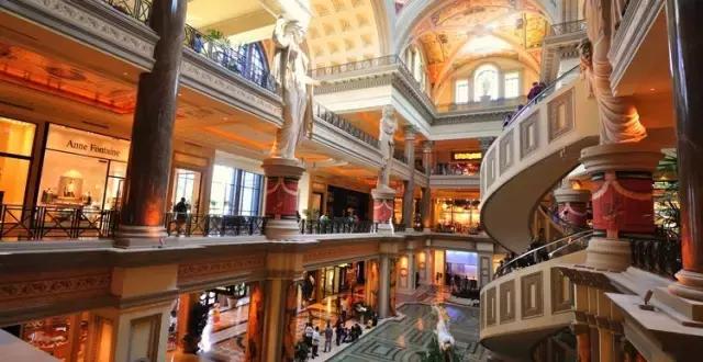 黑五狂欢购物,黑五购物节