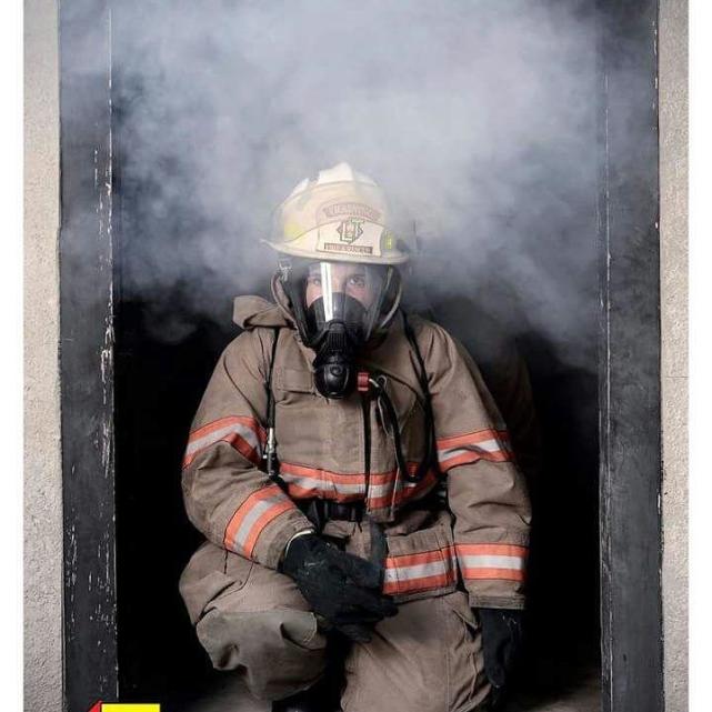 感动的足球小男孩,小孩子踢球足球场上的感人瞬间