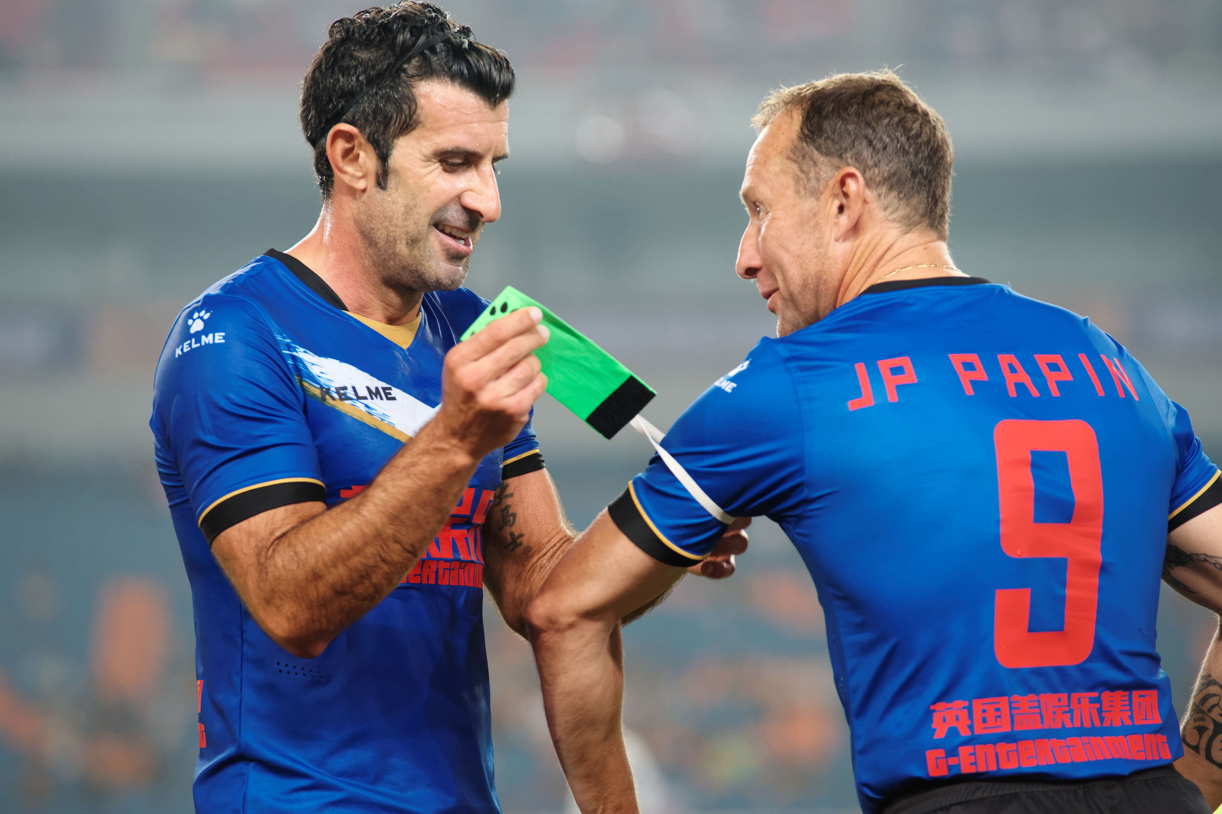 足球元老蓝白对抗赛,南美vs欧洲全明星足球盛宴