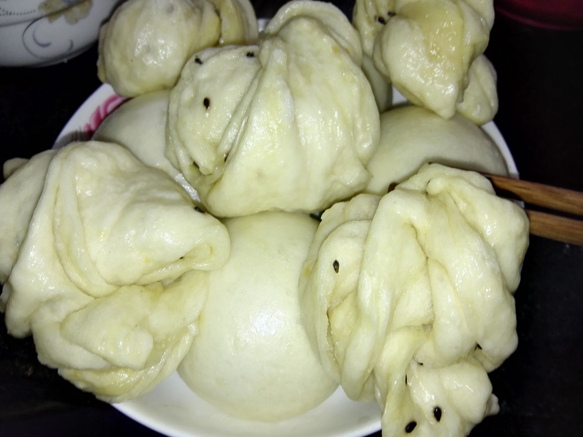 今天蒸了一锅馒头，把老公的一瓶辣酱都吃完了