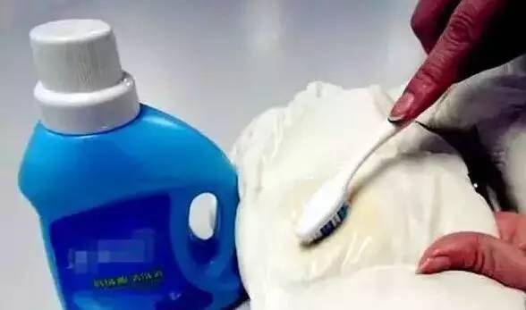 棉服羽绒服可以用洗衣机洗吗,羽绒服棉服洗了成坨怎么蓬松