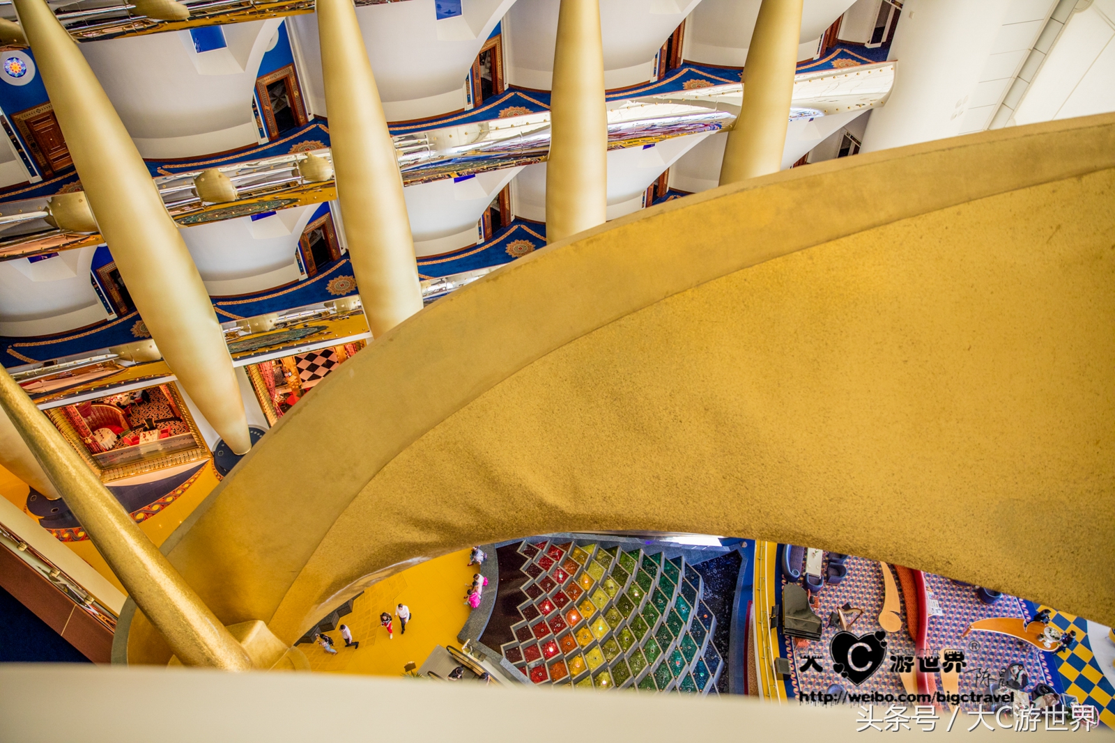 旅游的中国夫妻住迪拜帆船酒店,住迪拜帆船酒店攻略