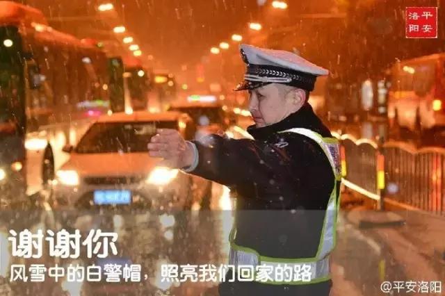 蓝衣服小男孩原视频,蓝色衣服小男孩很火的视频