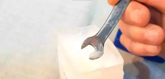 凡士林改善干燥,凡士林缓解肌肤干燥