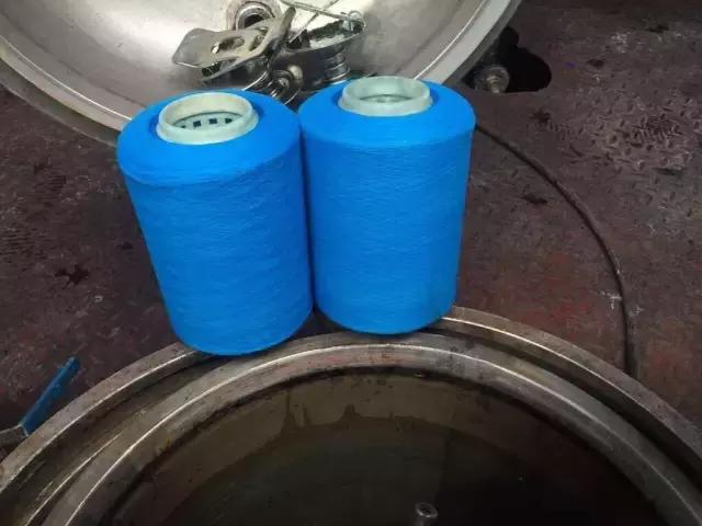 筒子纱染色流程视频,荧光涂料染布视频