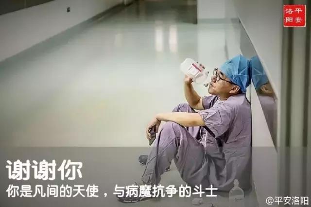 蓝衣服小男孩原视频,蓝色衣服小男孩很火的视频