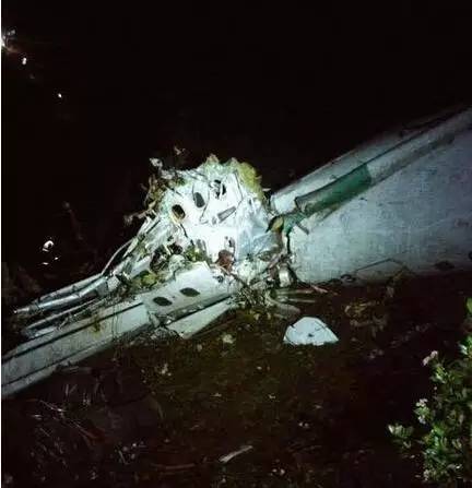 1949年的震惊全世界的事件,2002年轰动全球的空难完整版