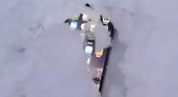 iphone满电自动断电看数据线还是头,苹果满电突然自动关机