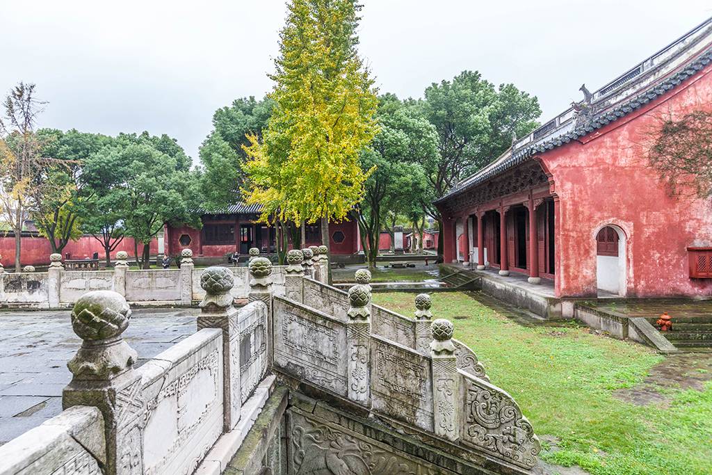 距离杭州仅30公里车程,距离杭州一小时车程的景点