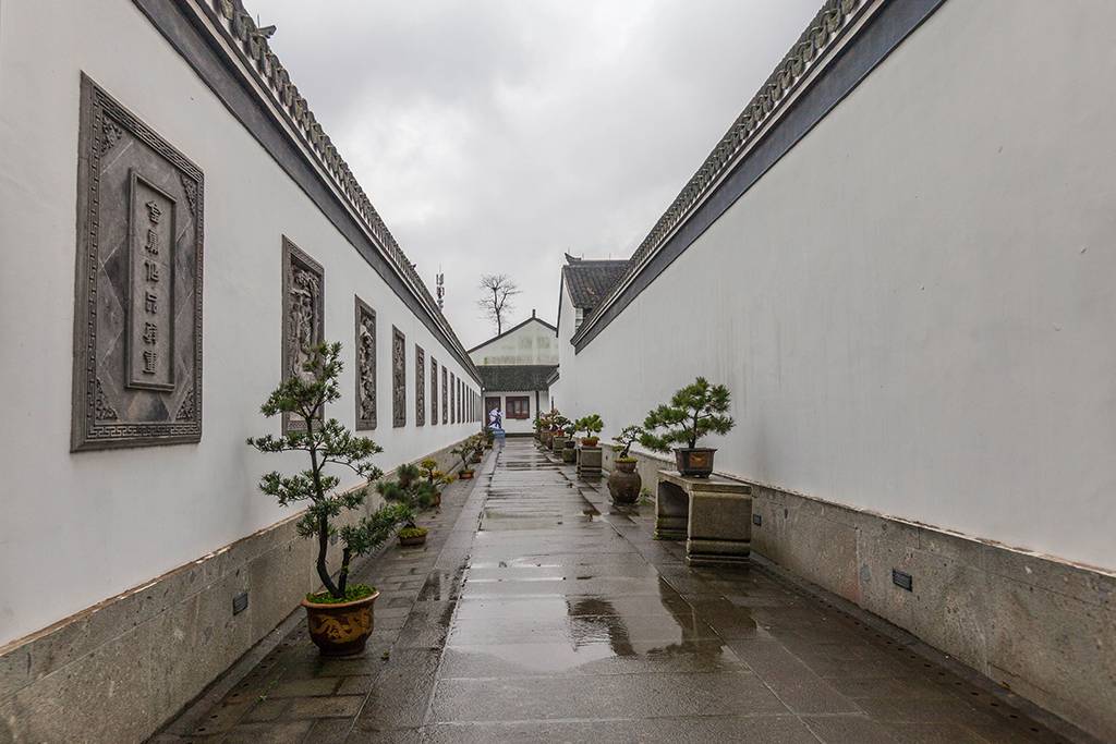 距离杭州仅30公里车程,距离杭州一小时车程的景点