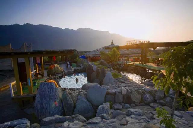 成都周边古镇温泉推荐,成都周边适合两人单独泡的温泉