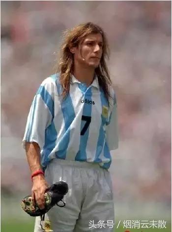 描写足球的优美句子和段落,关于足球比赛的句子有哪些