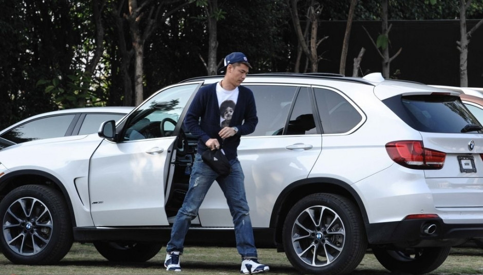 中国足球国家队都开什么车,最新国足开什么车