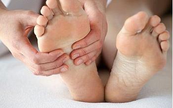 球员脚扭伤队医治愈,足球运动员脚踝扭伤