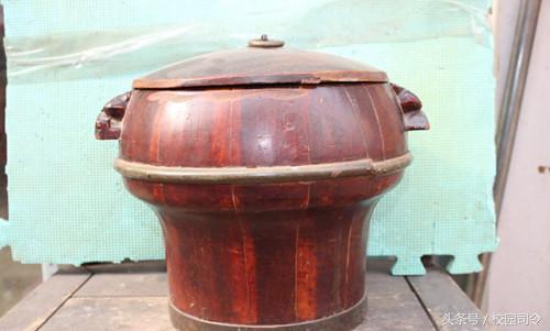 大学厕所里的秘闻：男女共用，随身携带，还能踢足球