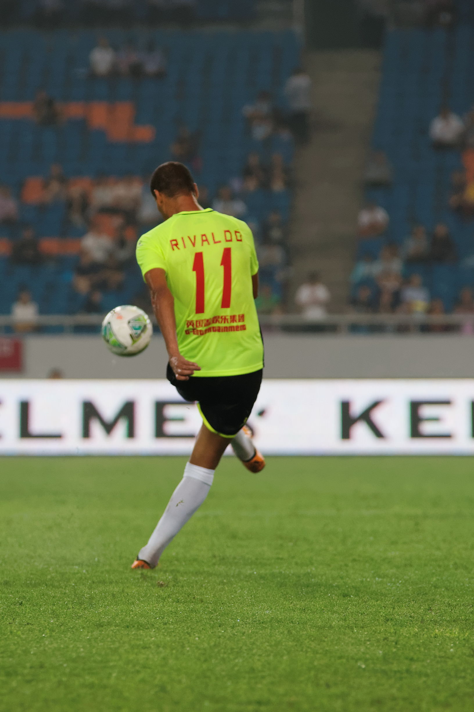 足球元老蓝白对抗赛,南美vs欧洲全明星足球盛宴