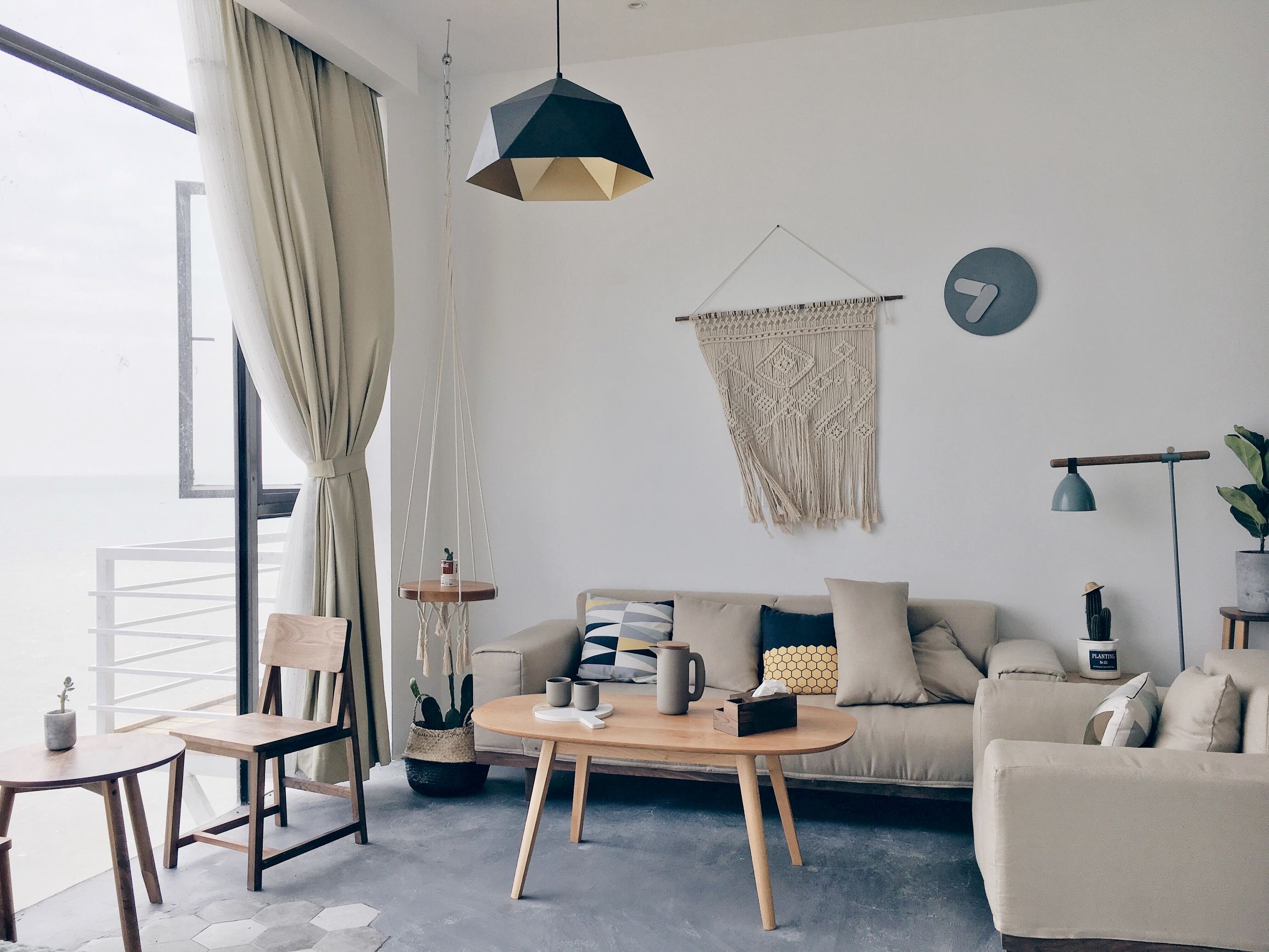 独立设计师与老木匠在最美的海景工房里创办原创家具品牌