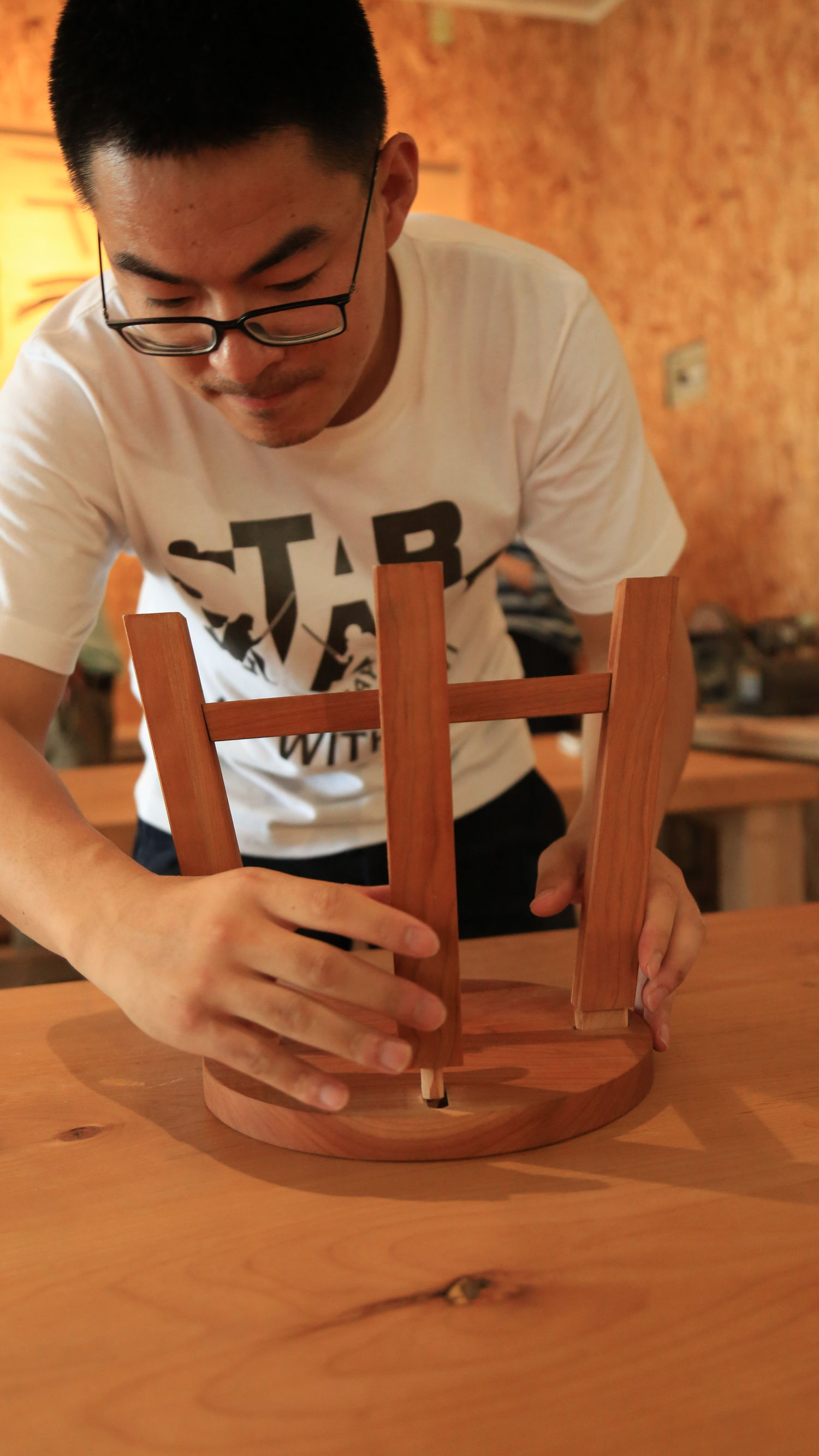 独立设计师与老木匠在最美的海景工房里创办原创家具品牌