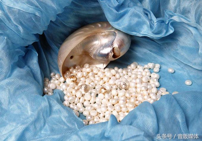 硬的黄金隐形眼镜,真黄金眼镜