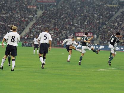 你所不知道的足球球员,杰拉德华莱士战靴