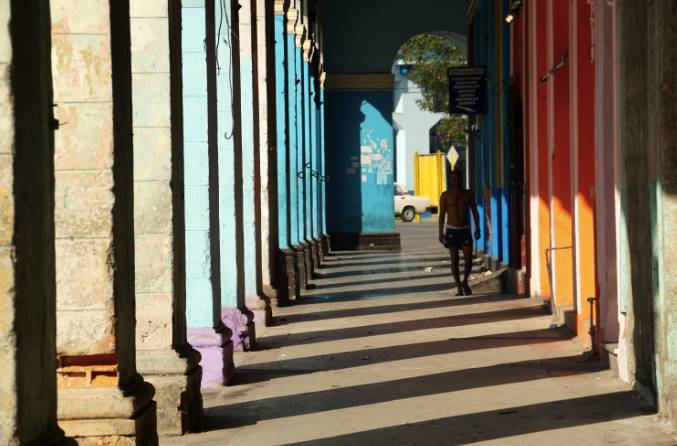 在古巴，1个人1个月只能有5个鸡蛋