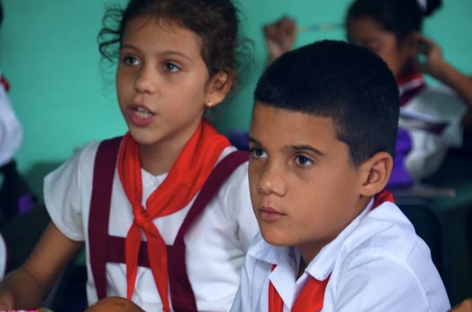 在古巴，1个人1个月只能有5个鸡蛋