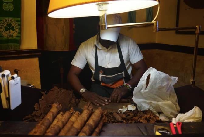 在古巴，1个人1个月只能有5个鸡蛋