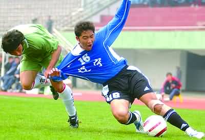 足球场上的十大小动作,足球业余场出现的危险动作