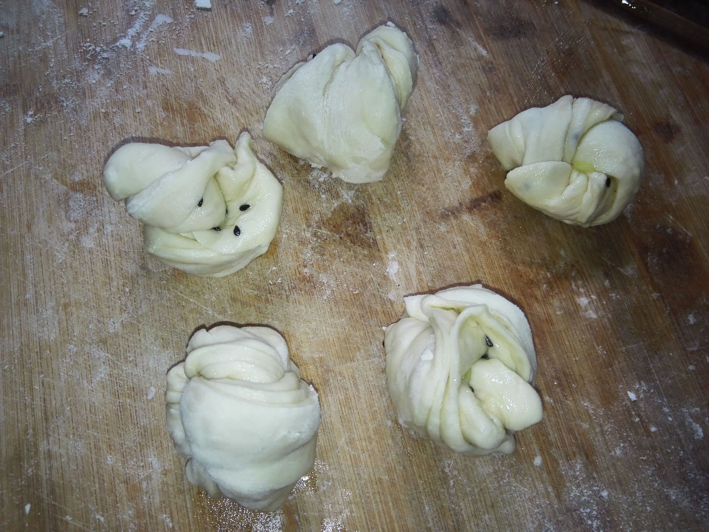 今天蒸了一锅馒头，把老公的一瓶辣酱都吃完了