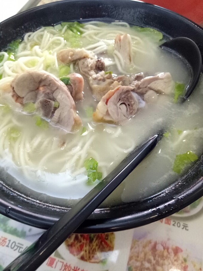 离开睁眼闭眼看见的城市，来到十一月小清新的厦门