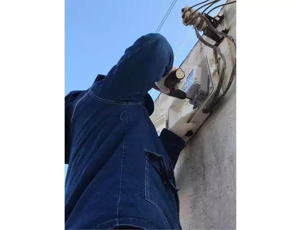 蓝衣服小男孩原视频,蓝色衣服小男孩很火的视频