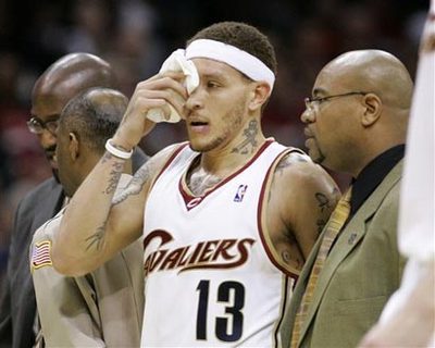 希望所有打篮球的男孩都远离伤病,每个爱打篮球的人都可以远离伤病