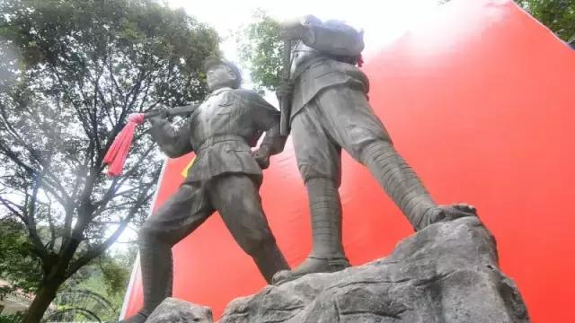 七星伴月在哪,七星伴月在哪里