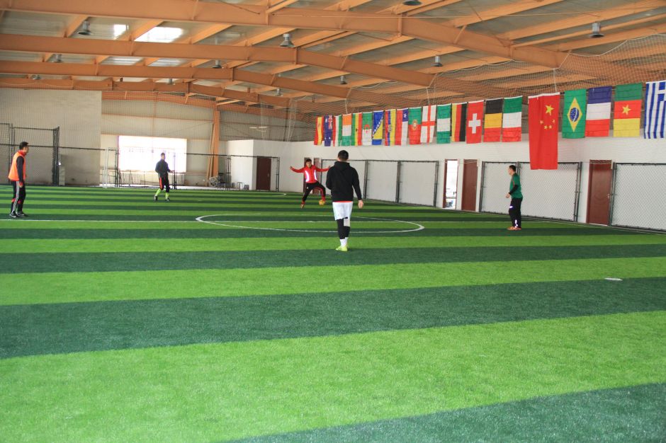 高温踢球关注什么,冬天足球踢球关注事项