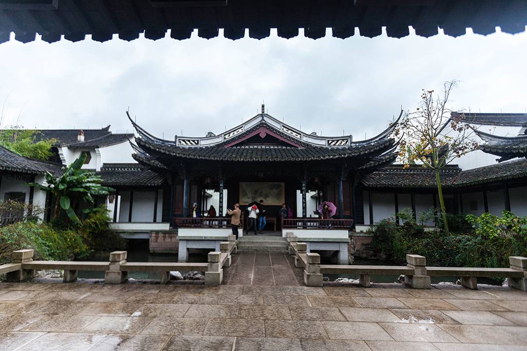 距离杭州仅30公里车程,距离杭州一小时车程的景点