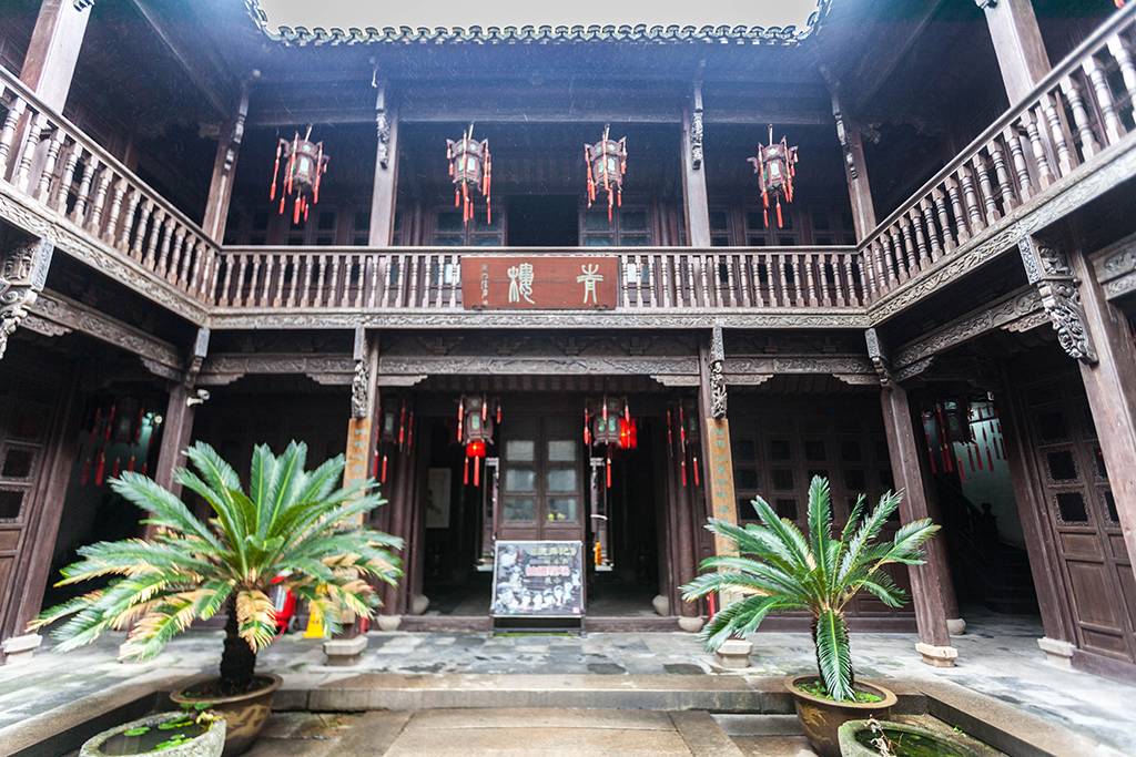 距离杭州仅30公里车程,距离杭州一小时车程的景点