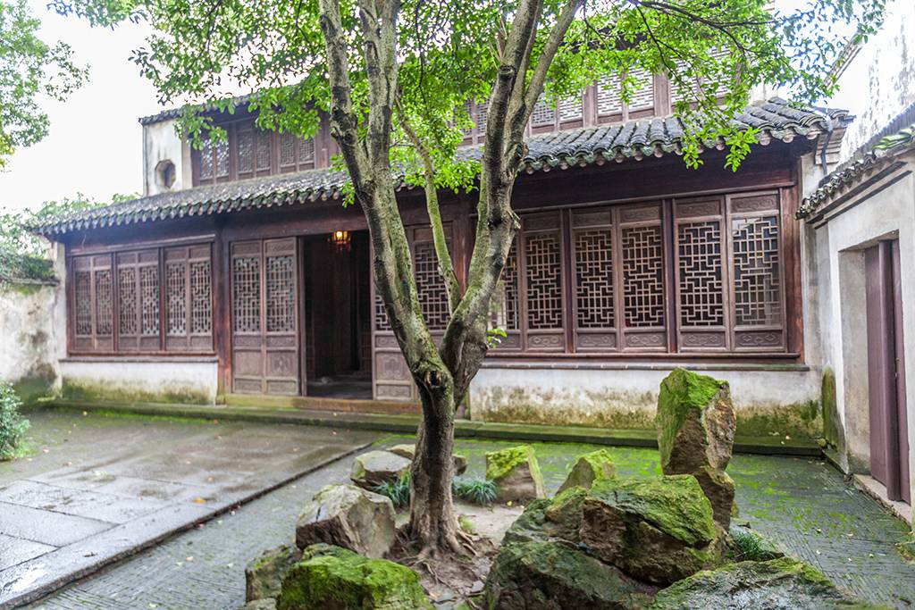 距离杭州仅30公里车程,距离杭州一小时车程的景点