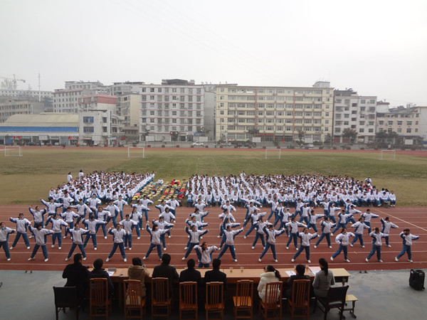 风采实验学校武术操比赛,竹溪县实验中学的广播体操武术操