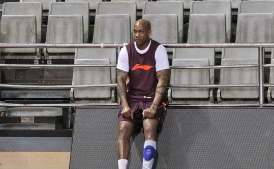 希望所有打篮球的男孩都远离伤病,每个爱打篮球的人都可以远离伤病