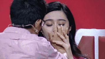 垫下巴有血水怎么办,垫下巴会把骨头磨掉嘛