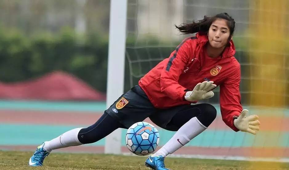 赵丽娜为什么不踢完这局世界杯,赵丽娜为中国男足加油