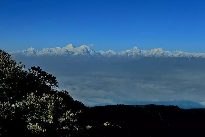牛背山看的是什么雪山,牛背山上众多雪山示意图