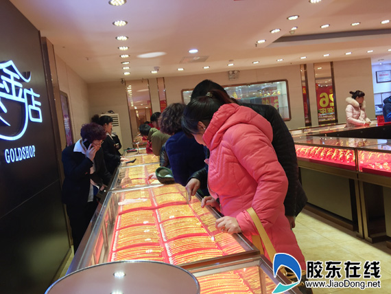 猴年春节临近烟台猴元素商品“猴急”抛售