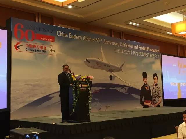 “美女”与“夜寿”：中国东航60岁生日晚宴趴新加坡分场